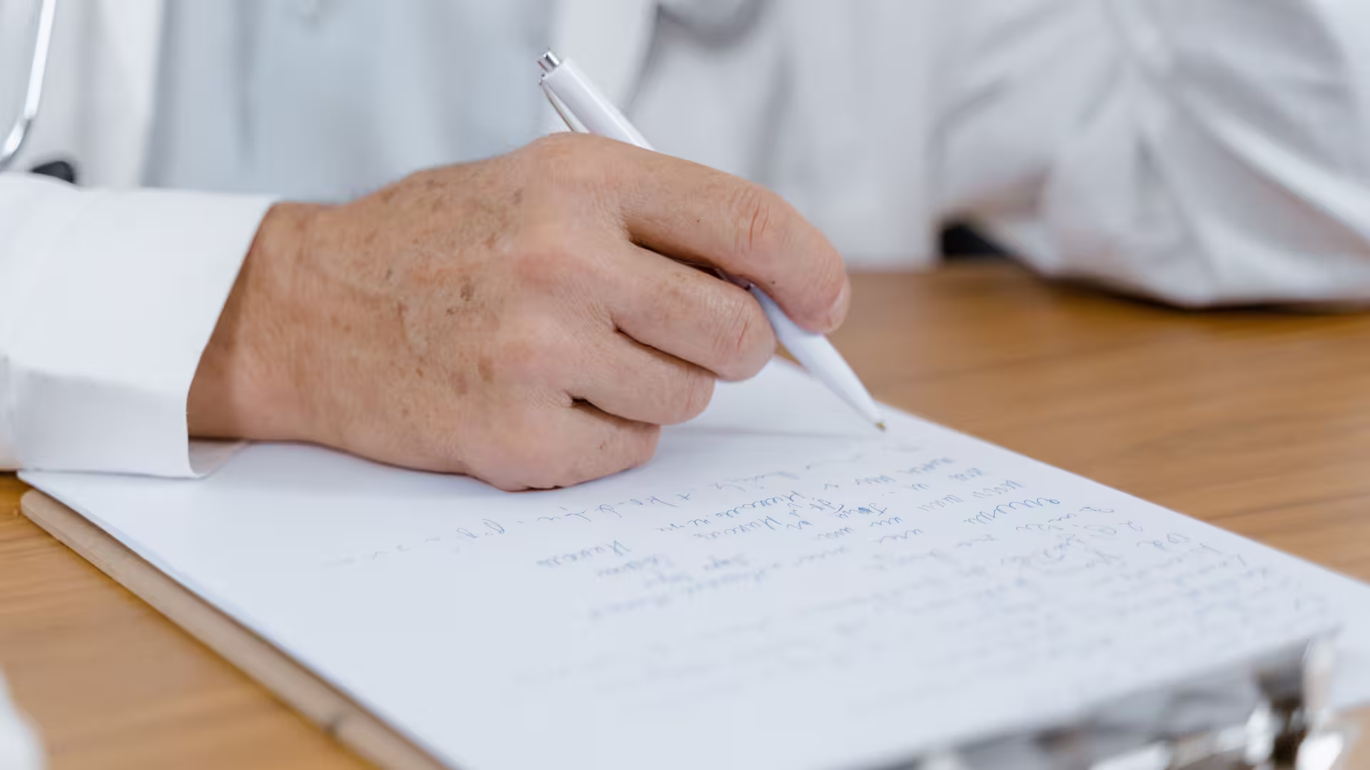 Transkript auf dem Papier aufgeschrieben